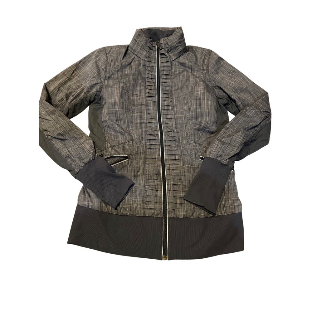 Lululemon back on track jacket size 8